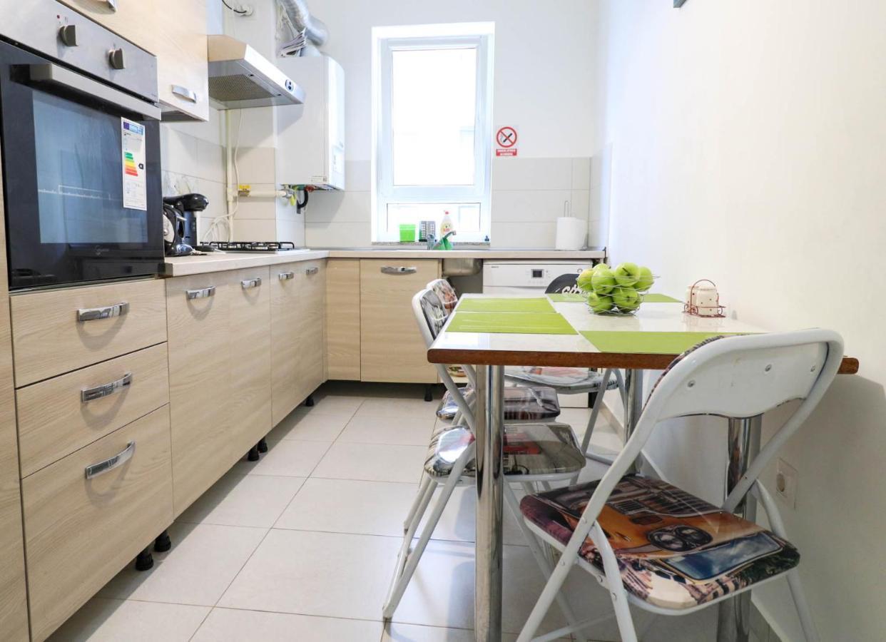 Happy Family Apartment Brasov Ngoại thất bức ảnh