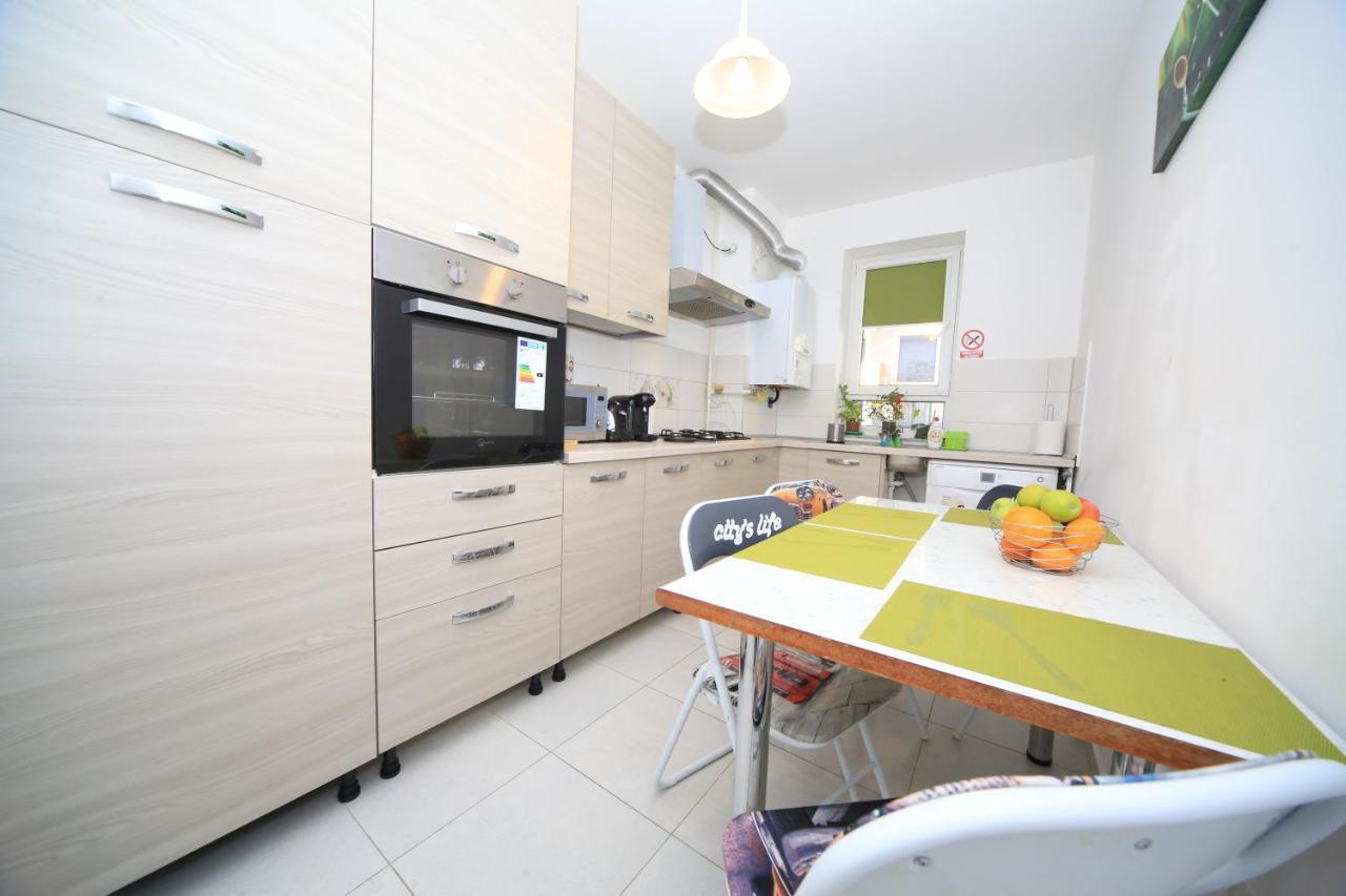 Happy Family Apartment Brasov Ngoại thất bức ảnh